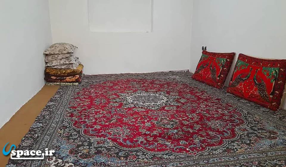 نمای داخلی اتاق خواب خانه بومی کریمی - تخت سلیمان تکاب