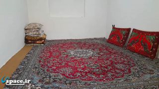 نمای داخلی اتاق خواب خانه بومی کریمی - تخت سلیمان تکاب